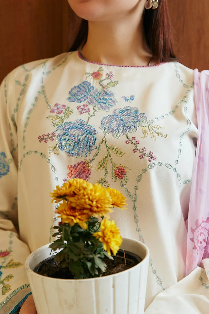 Eid-Collection-Zarashahjhan-Embroidered-Lawn-Three-Piece-1-1.webp